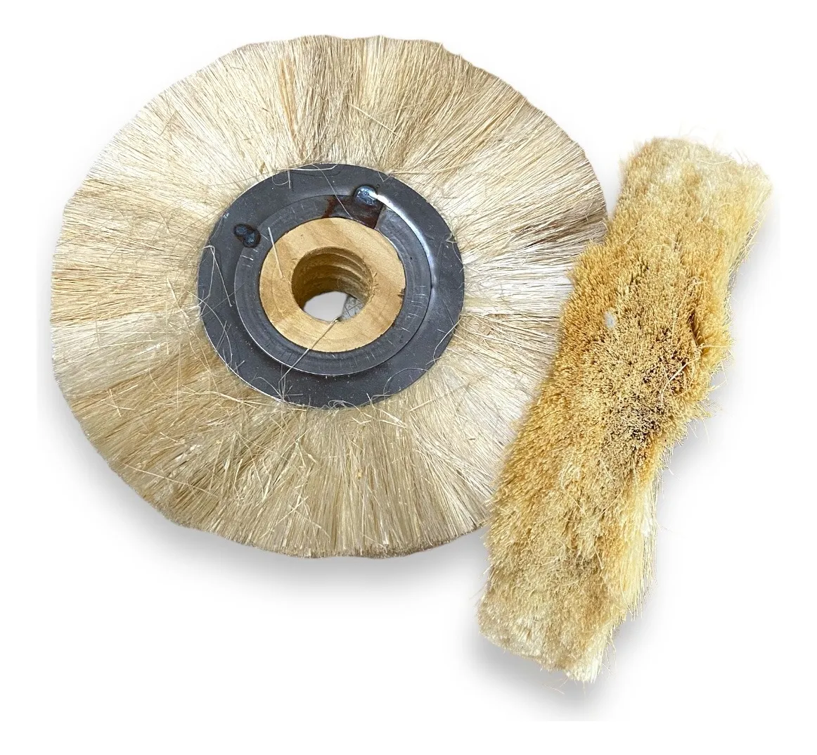 D_NQ_NP_2X_959197-MLB77317493693_062024-F-escova-roda-sisal-8x1-miolo-madeira-polimento-aco-inox-cm.webp Escova Roda Sisal 20X2 Miolo Madeira - Riscos Polimento Alumínio Inox Metais Aço - Imagem 1
