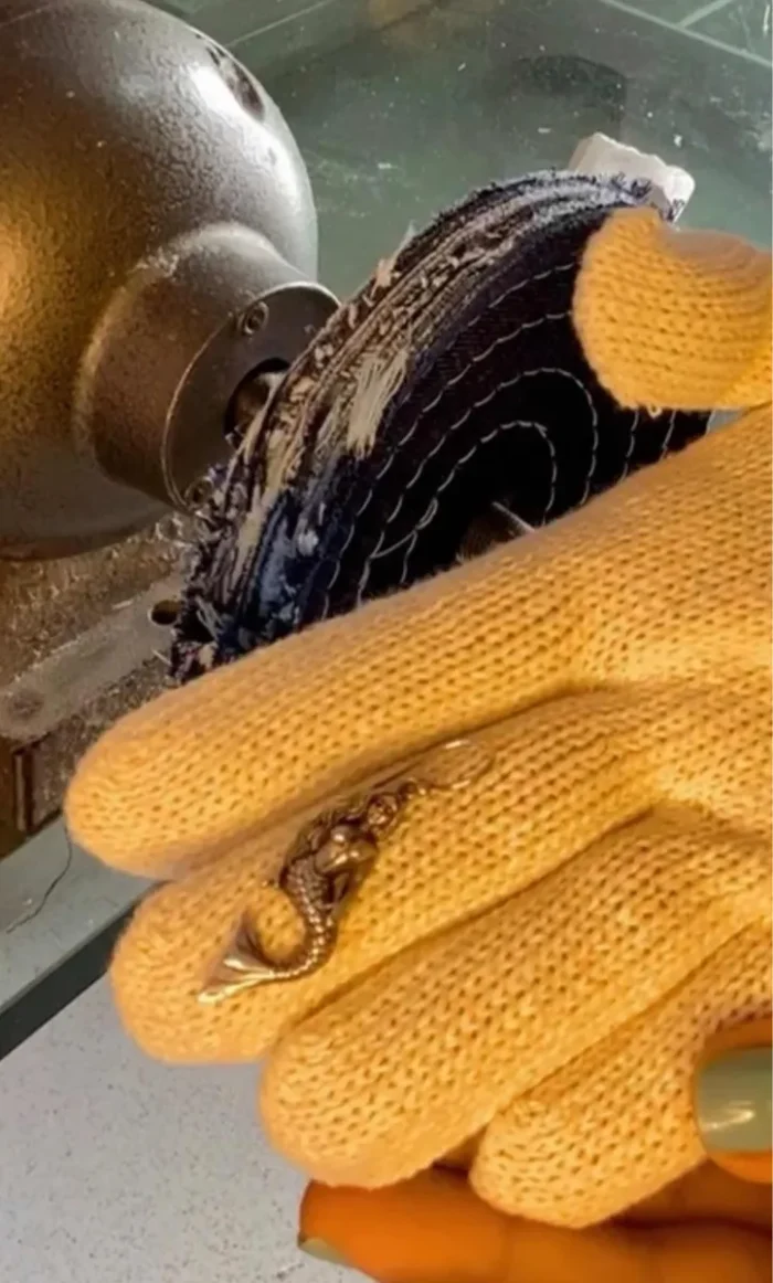 Roda Brim Solto (1 Costura) 15cm - Polimento Fino em Metais: Alumínio Inox Prata Bijoux Latão - Imagem 6